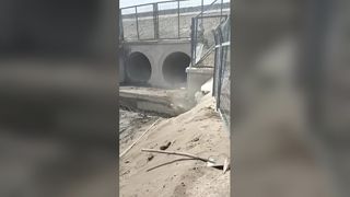 Scie à fil sur chenilles pour la coupe de ponts