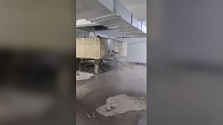 Scie à fil sur chenilles à conversion double fréquence