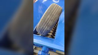 Broyeur à double arbre déchiquetant les pneus de voiture pour le recyclage du caoutchouc