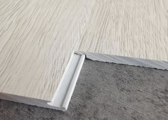 100% imperméable à l'eau et résistant au feu plancher en bois de chauffage de haute qualité avec une épaisseur de 4,0 mm -8,0 mm