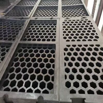 Panneau d'écran en caoutchouc modulaire de 60*10 mm avec caoutchouc + cadre en acier résistant à l'usure et motifs de perforation interchangeables