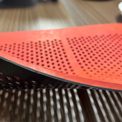 Tapis anti-embouteillage en caoutchouc de 8 mm d'épaisseur avec trous rectangulaires pour le dépistage à sec et humide