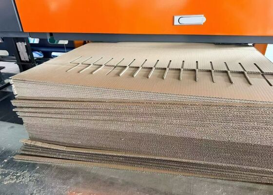 Machine de découpe de fil CNC pour carton ondulé / Griffoir