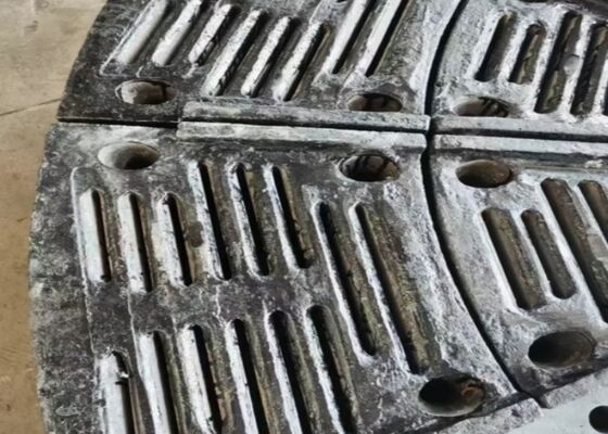 Couches en caoutchouc résistant à l'abrasion pour moulin à billes à longue durée de vie et surface traitée thermiquement
