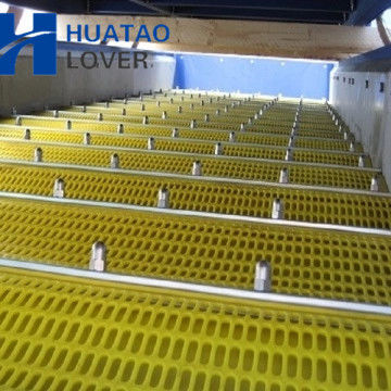 Tapis d'écran en polyuréthane avec ouverture personnalisable pour s'adapter universellement aux supports d'écran vibrants